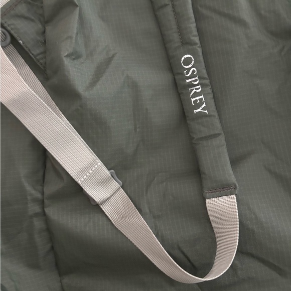 Osprey Airporter- M - Picture 6 of 13